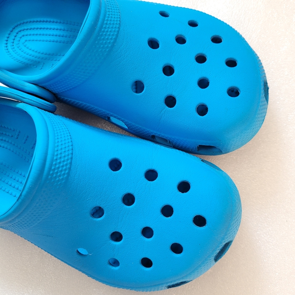 Crocs Classic Clog Bright Blue Size 7/8 (Free With $50.00 Purchase) - Picture 2 of 13